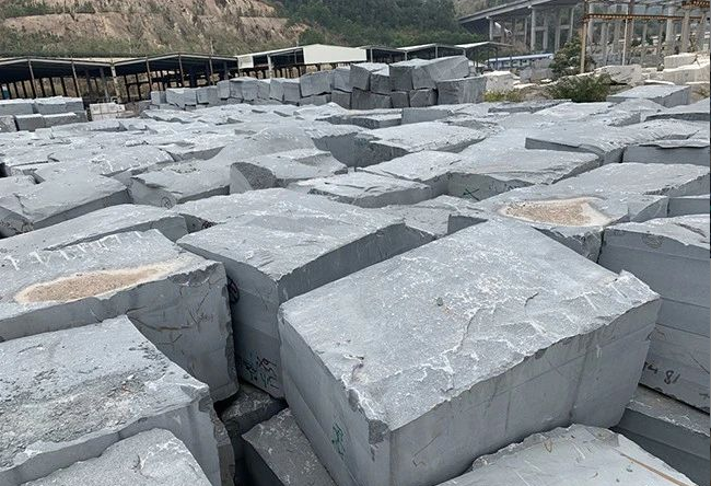 如何選購優(yōu)質(zhì)室外芝麻灰石材，讓路沿石更加精美(圖1)