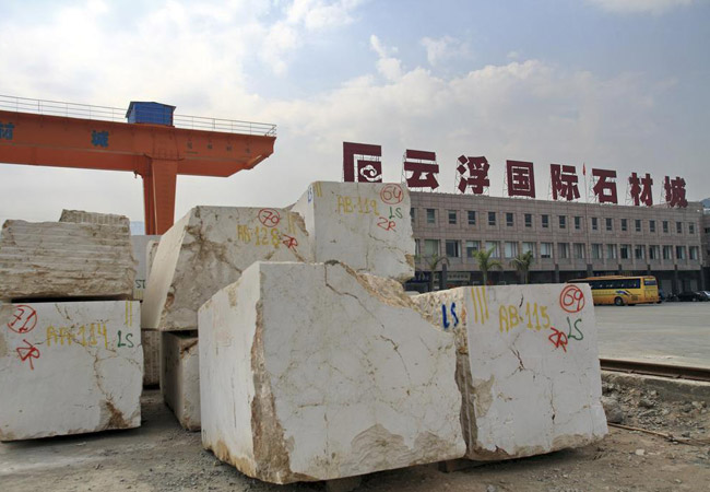 PC磚鋪地材料優(yōu)勢大揭秘：質(zhì)量有保障，方便實(shí)用(圖2)