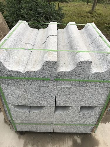 探秘路沿石世界：了解不同類(lèi)型的路沿石，保護道路安全(圖1)