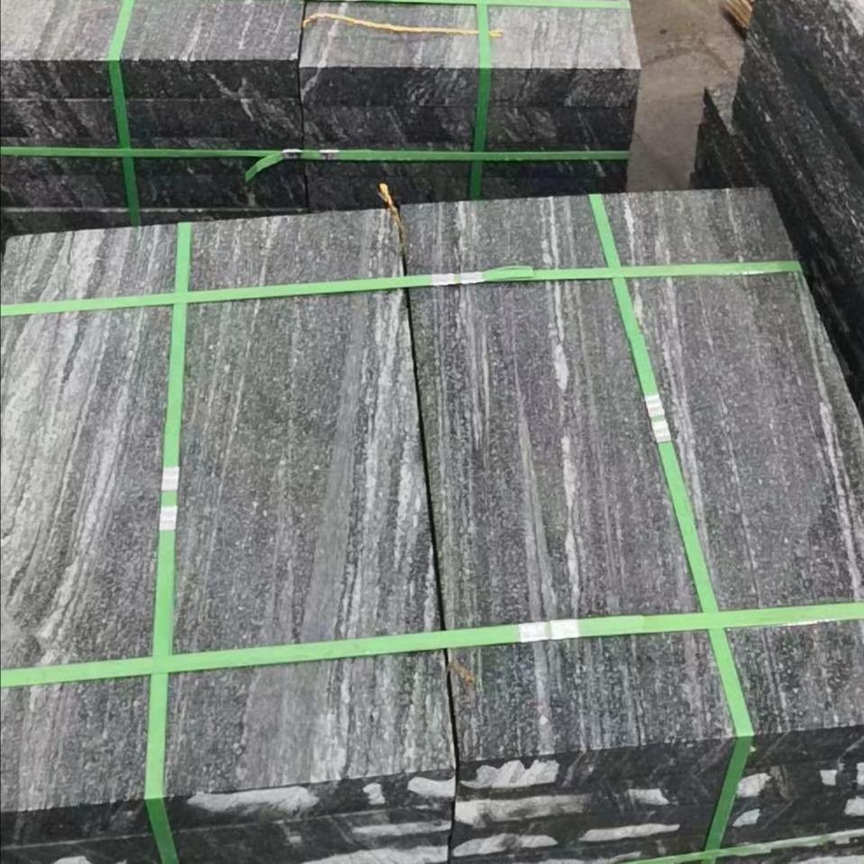 山東浪淘沙石材與夜里雪石材加工鋪裝視覺(jué)效果明顯