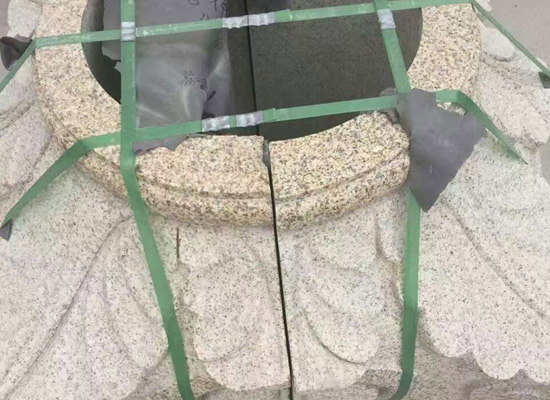黃金麻花崗巖的石材密度？