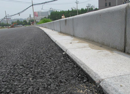 芝麻白路沿石和路緣石圖解？