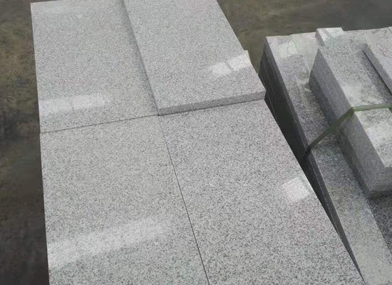 安裝背景墻時(shí)，為何要特別注意收邊處理？
