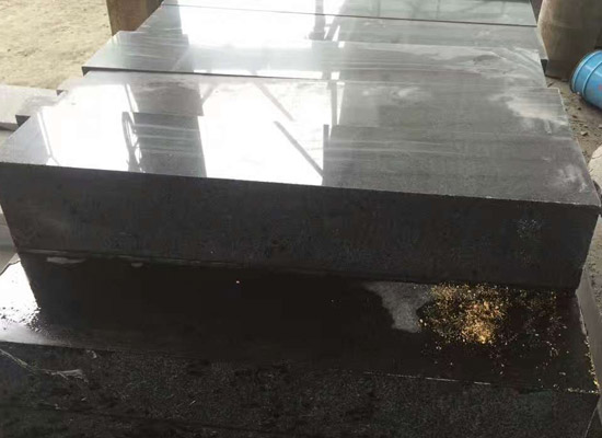 花崗巖拋光度：光面與亞光面的區別